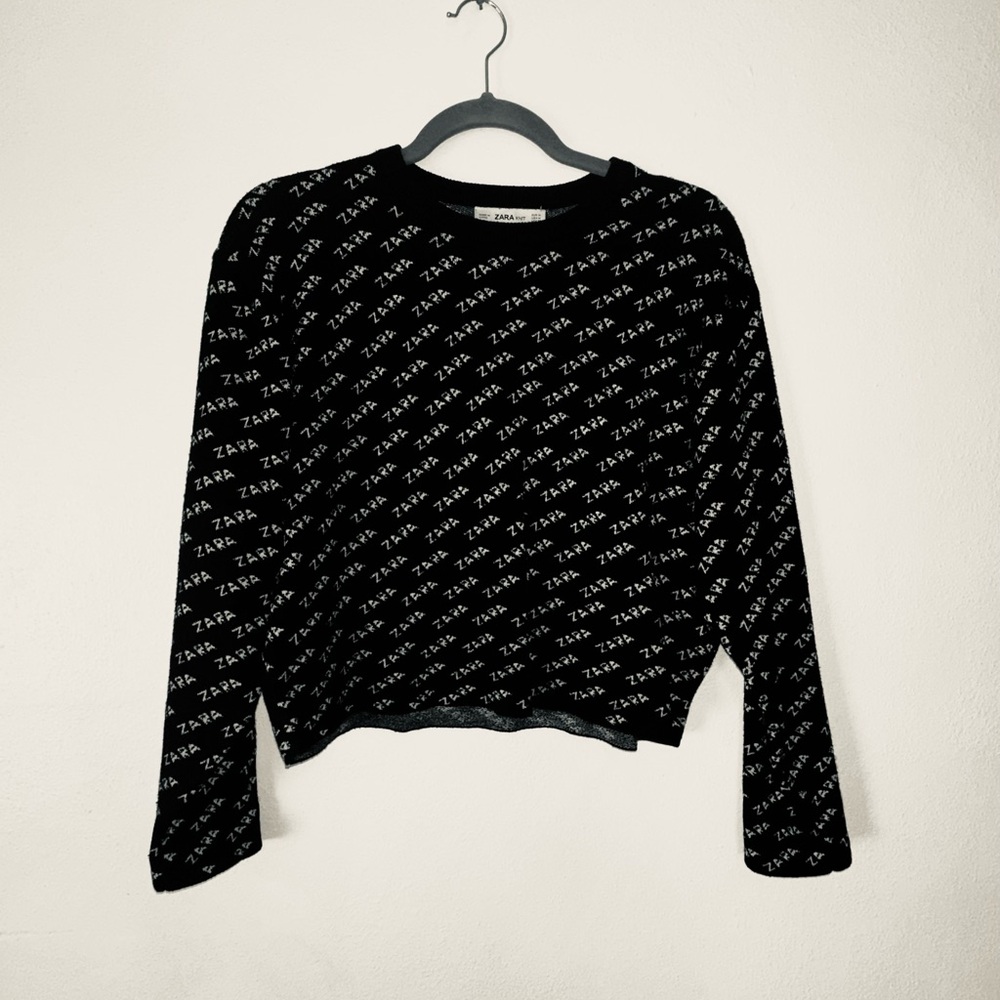 Zara Black Cropped Hoodie with Diagonal Patterns!